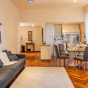 Apartment Vicolo Dei Malespini, Florence